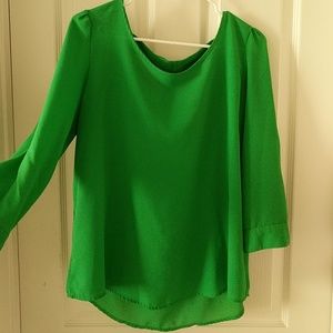 Beautiful Green Top!