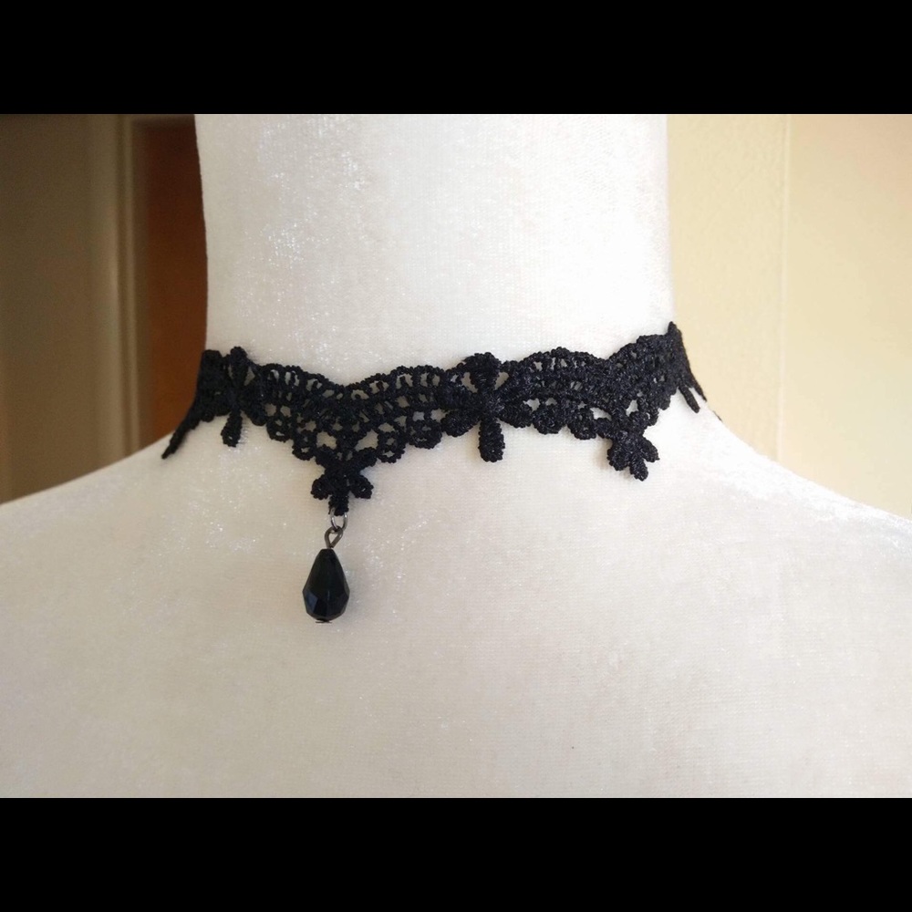 *Floral Velvet Choker*