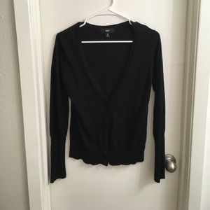 Mossimo black v neck sweater size medium