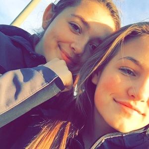 Meet your Posher, Elise