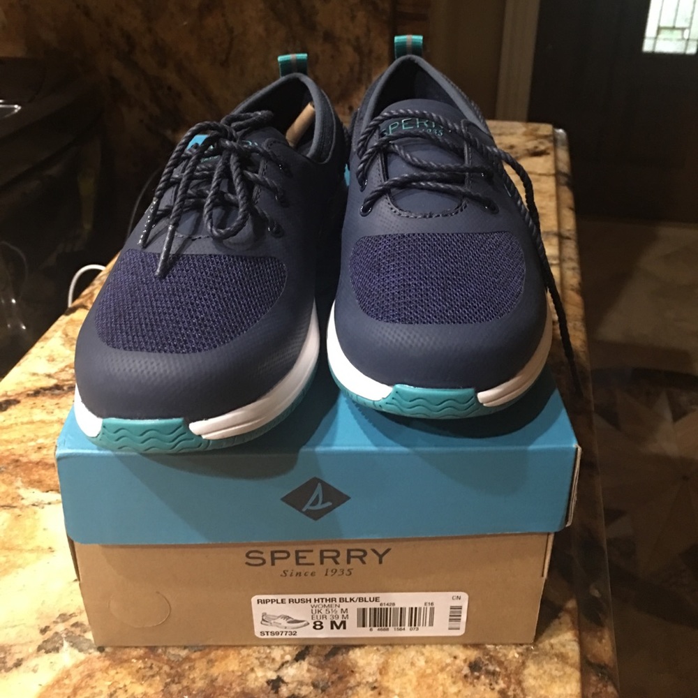 Sperry  navy blue size 8 brand new in box