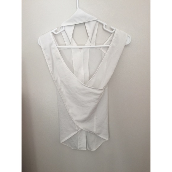 White blouse - Picture 2 of 3