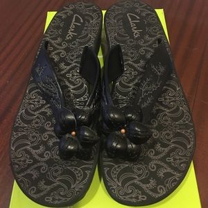 Black/leather straps slippers