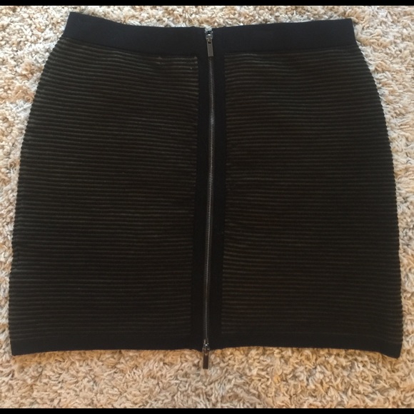 Banana Republic Skirt With Full Zipper Detail - XL - Picture 2 of 5