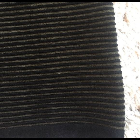 Banana Republic Skirt With Full Zipper Detail - XL - Picture 5 of 5