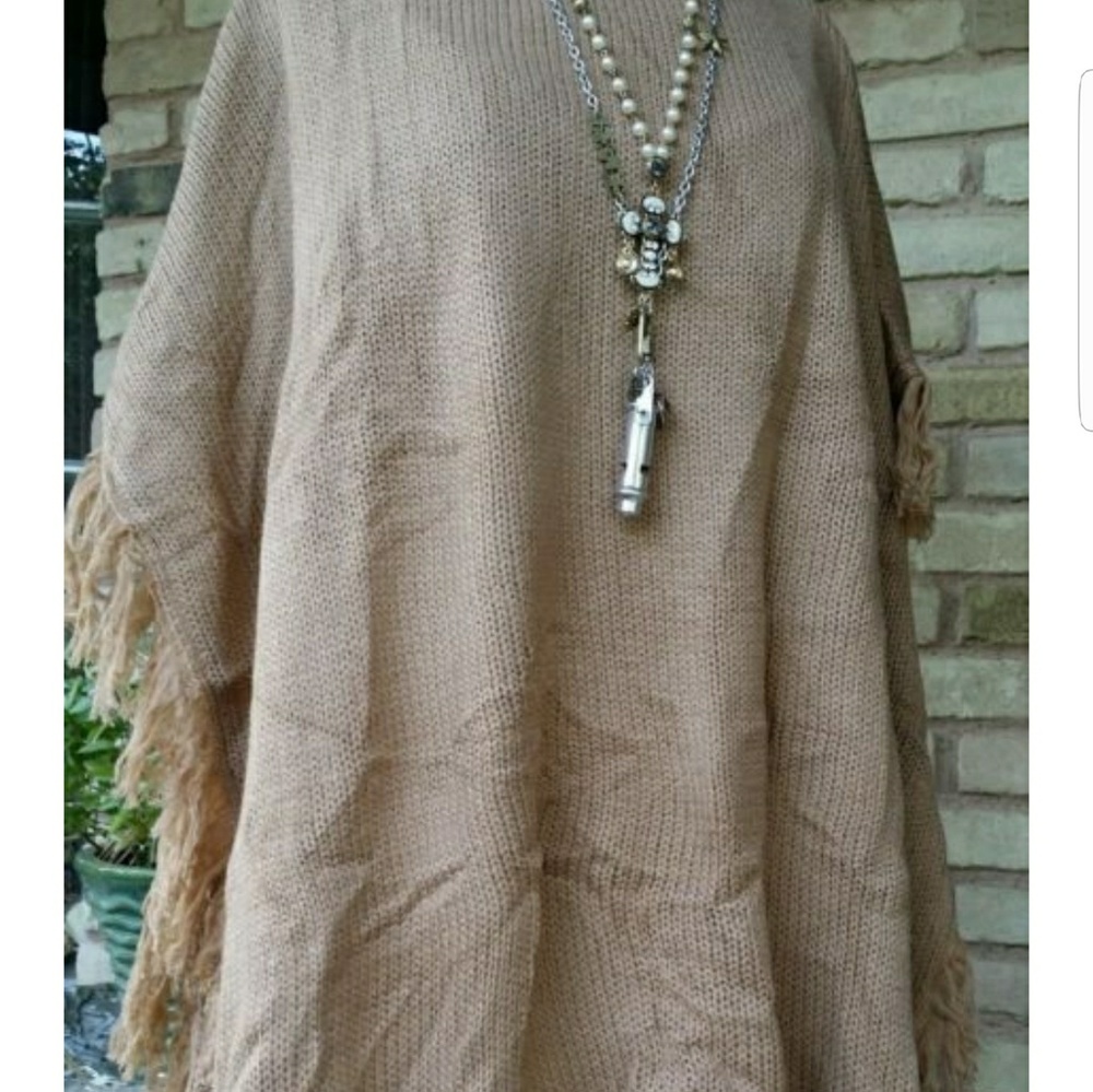 Boo open poncho, mocha color.