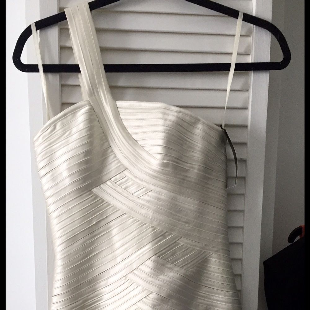 NEW ✨White dress BCBG MAXAZRIA