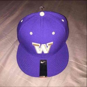 UW Huskies Fitted Hat