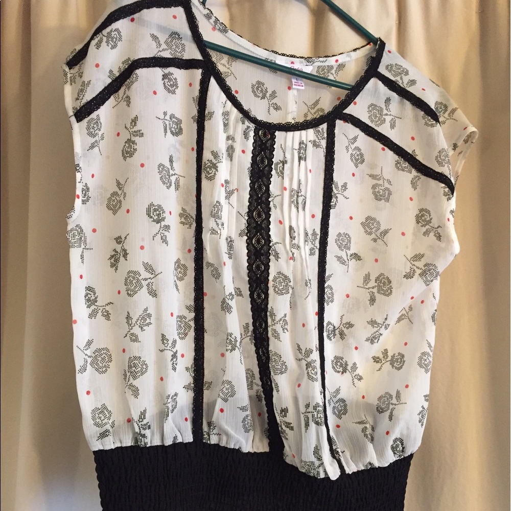*******SOLD*******Candie's size L blouse.