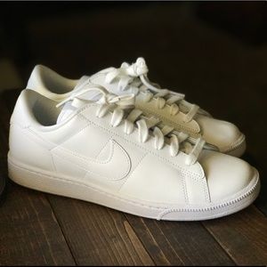 NIKE WOMENS TENNIS CLASSIC WHITE