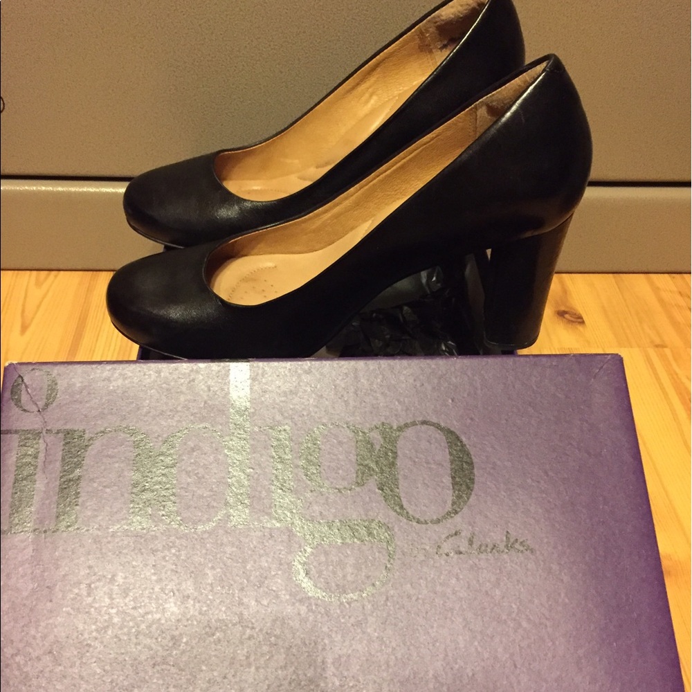 Black Clark heels 8 1/2 m