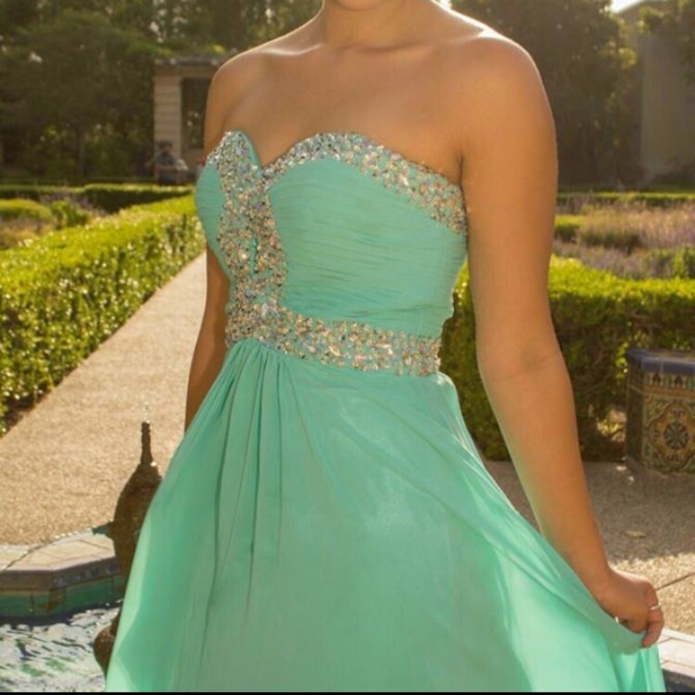 My old prom dress 👗❤️