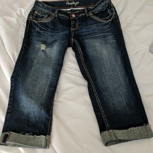 Distressed Jean capris size 9