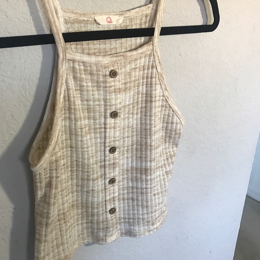 beige button crop tank top
