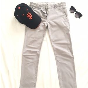 ✨Cute and comfy chinos by Gap