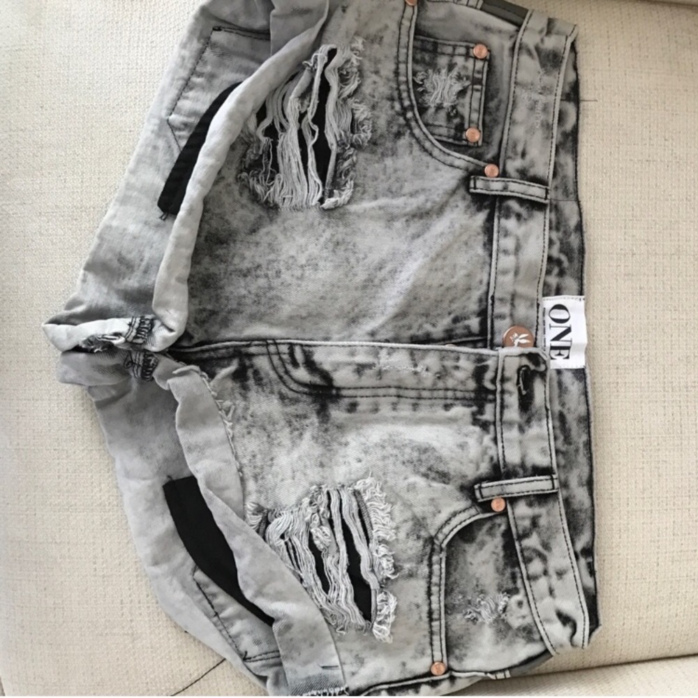 REPOSH !! One Teaspoon Harley Shorts