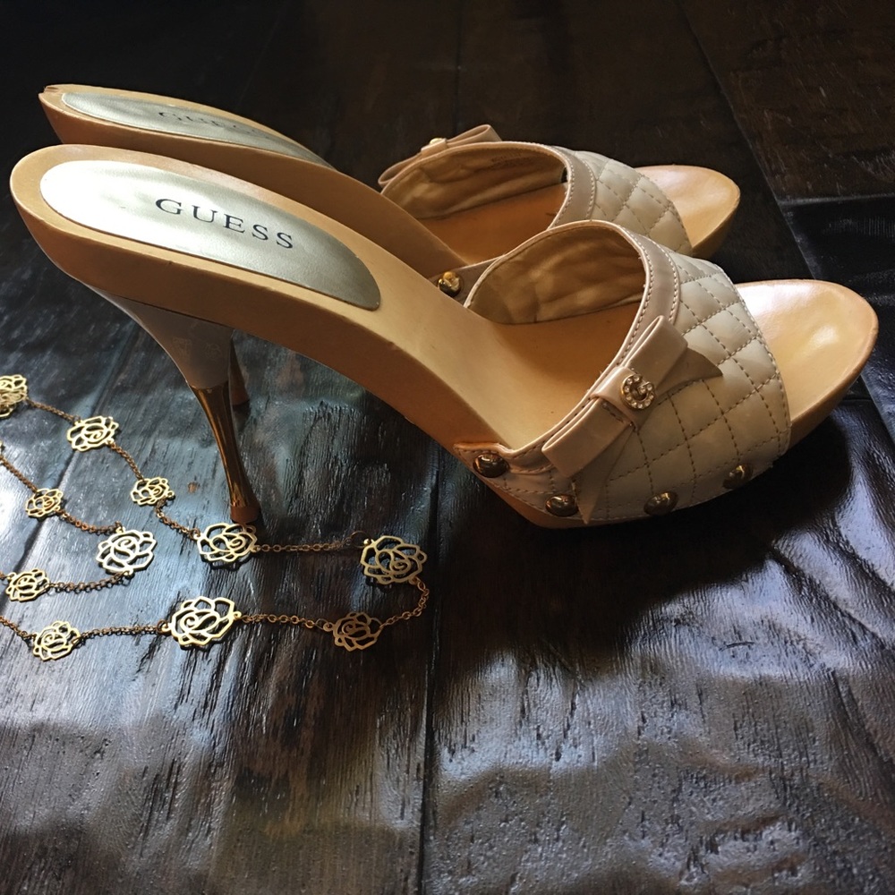 Guess NWOT off white shoes