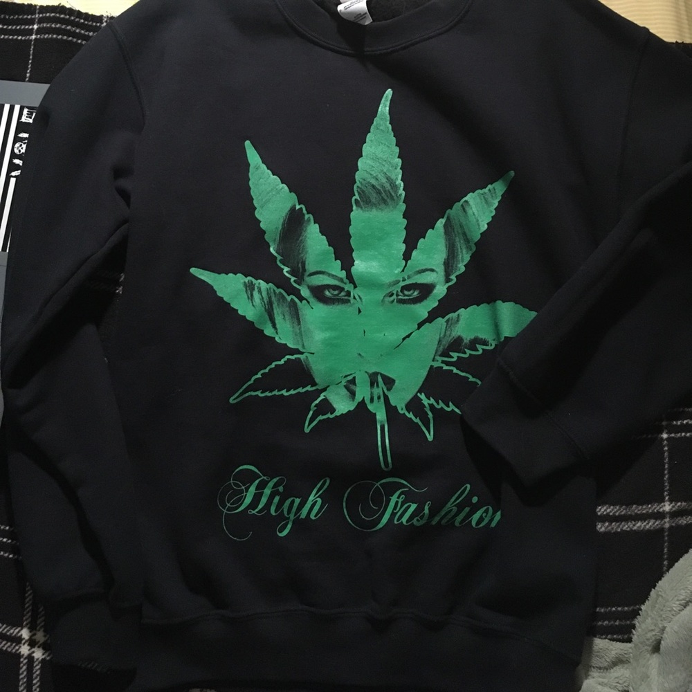 Jeffree Star crewneck sweater. "High fashion"