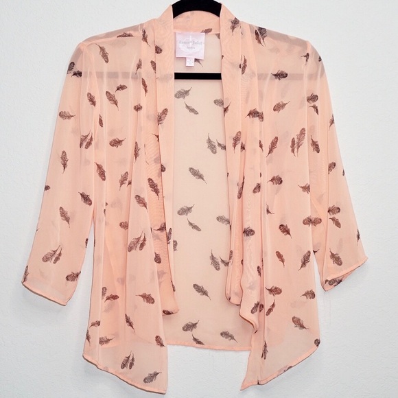 Romeo & Juliet Couture Tops - Romeo & Juliet Couture Feather Print Top