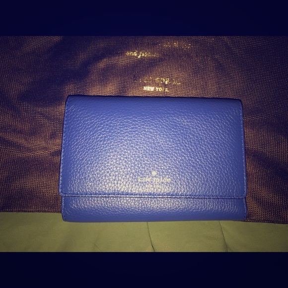 Kate Spade trifold wallet - Picture 1 of 2