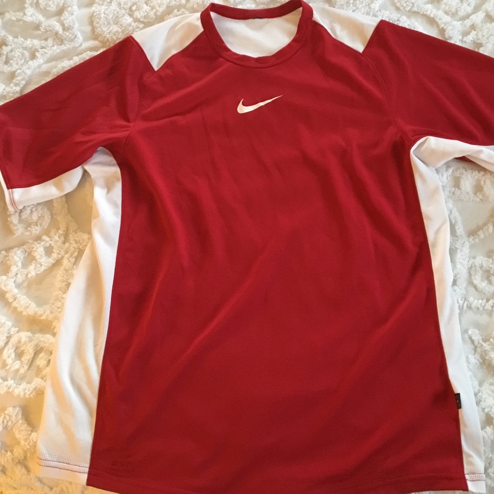 Youth XL Short Sleeve Nike Dry Wick Shirt