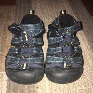 Toddler size 9 Keen sandals