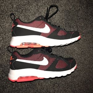 *BRAND NEW, NEVER WORN* NIKE AIR MAX MUSE!!!!