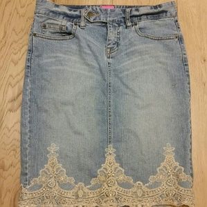 Denim pencil skirt with lace details