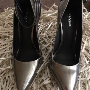 Coach Pumps