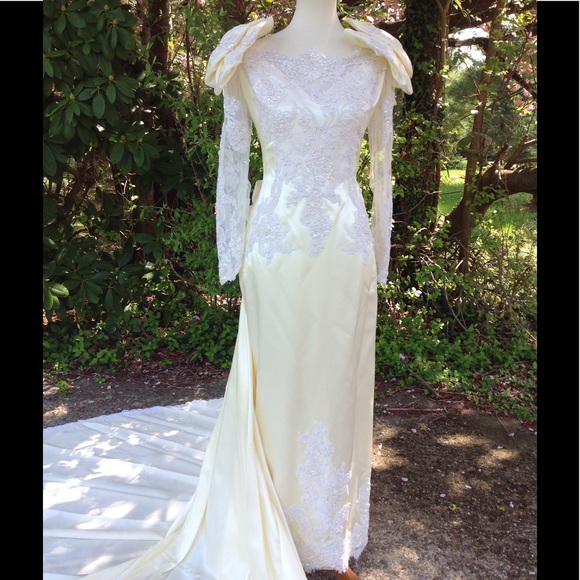 Dresses & Skirts - Vintage Wedding Dress