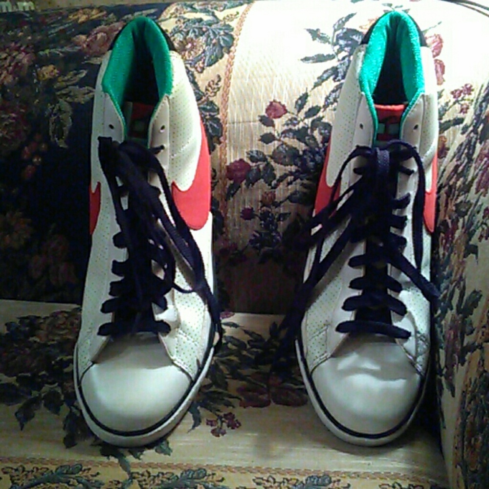 Nike Brooklyn tennis shoes sz 11.5