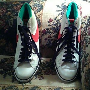 Nike Brooklyn tennis shoes sz 11.5