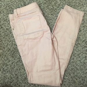 Blush skinny jeans perfect for fall ☀️🕶