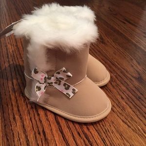 Faux fur baby boots