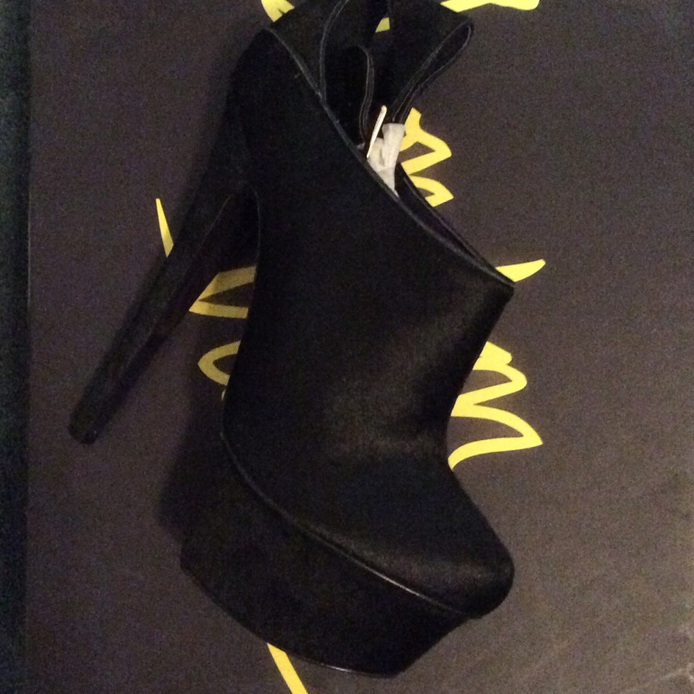London trash bootie