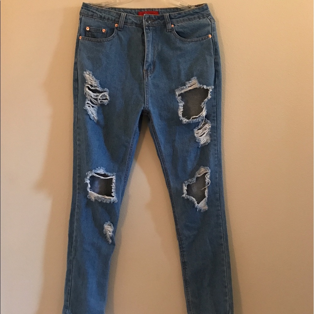 Distressed Boyfriend / Mom Jeans