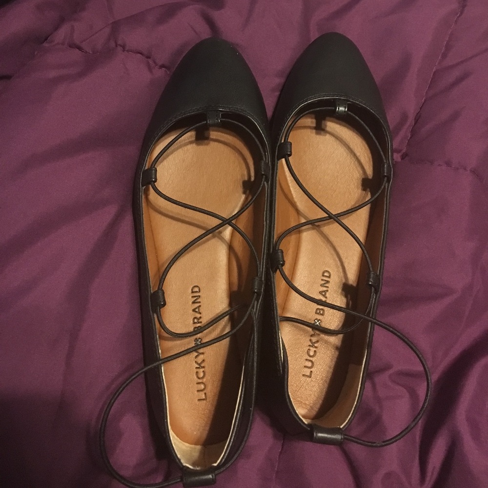 Lucky 🍀 Brand Cross flats🍀