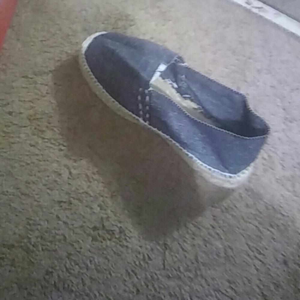 Shoes - Picture 3 of 4