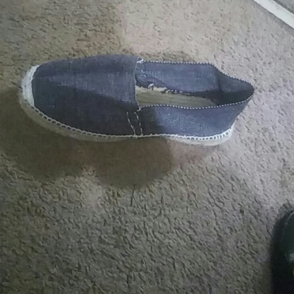 Shoes - Picture 4 of 4