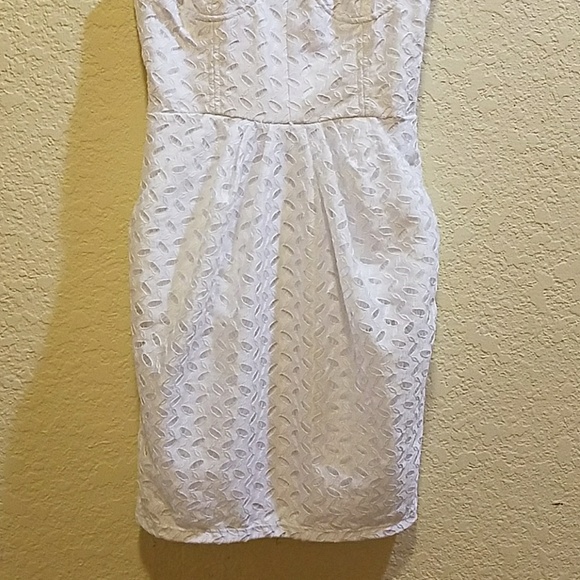 White dress - Picture 3 of 4