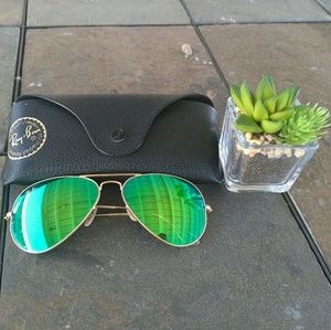 Ray-Ban RB3025 Aviator Green Flash Mirror Aviators