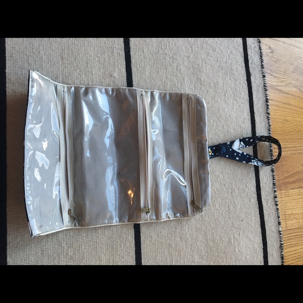 Christian Dior makeup bag. - Picture 4 of 5