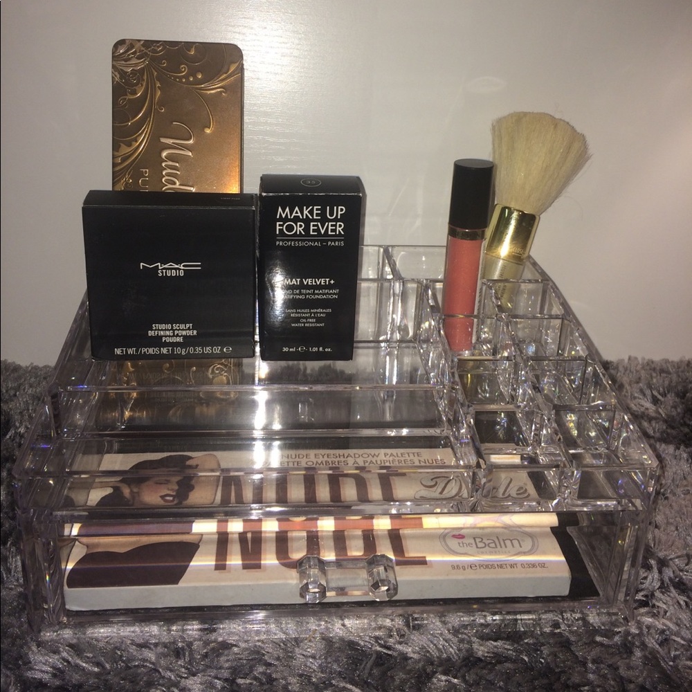 Acrylic makeup organizer