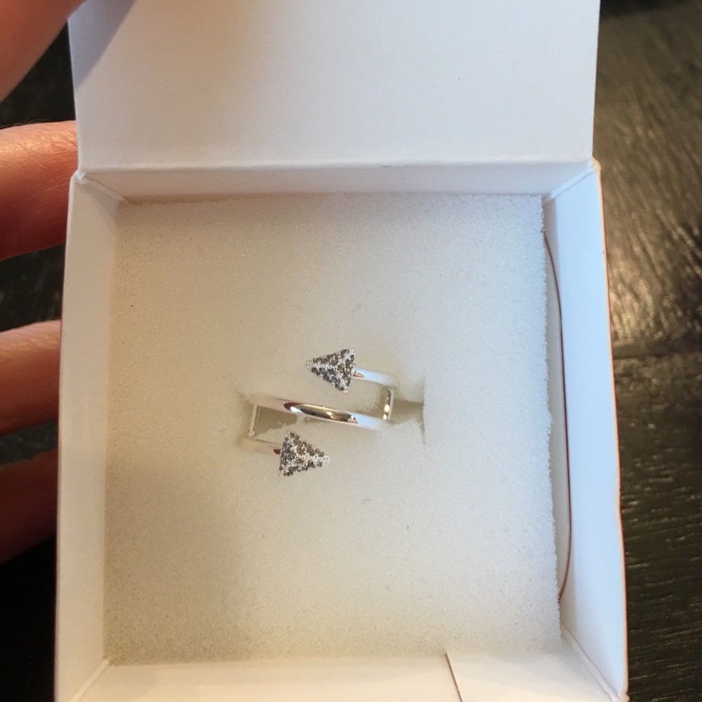 Stella & Dot winding arrow Ring-new in box!