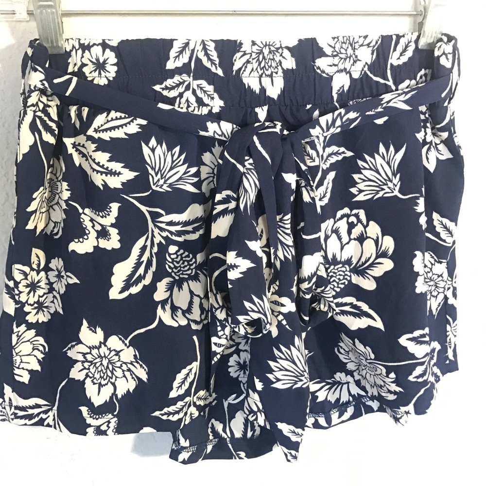navy & white floral flowy shorts