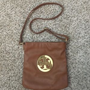 Brown cross body! Fall must have ☀️🕶