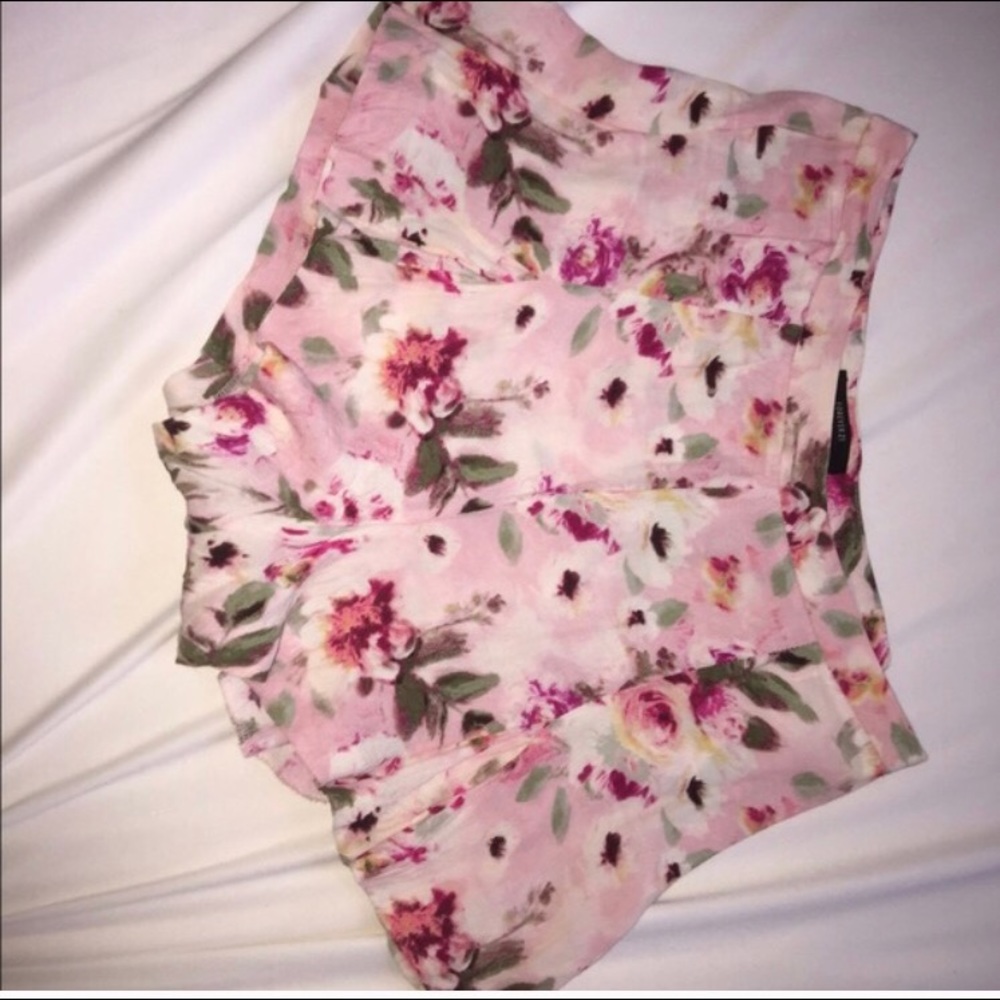 Floral forever 21 flowy shorts! Super cute