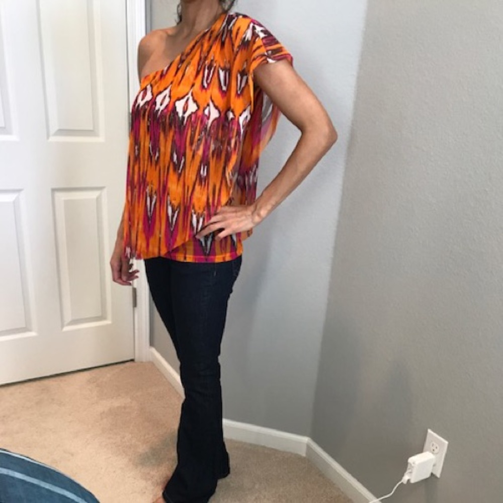 One shoulder top
