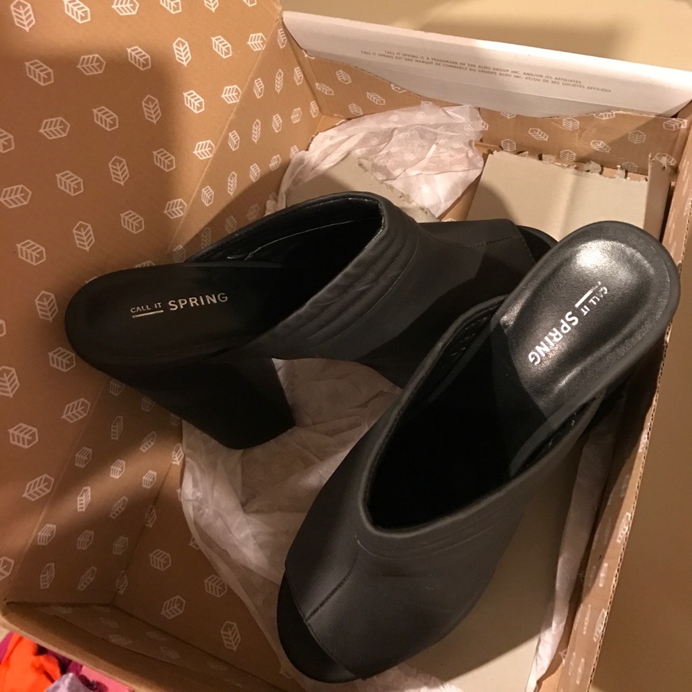 Never wore - Picture 2 of 3