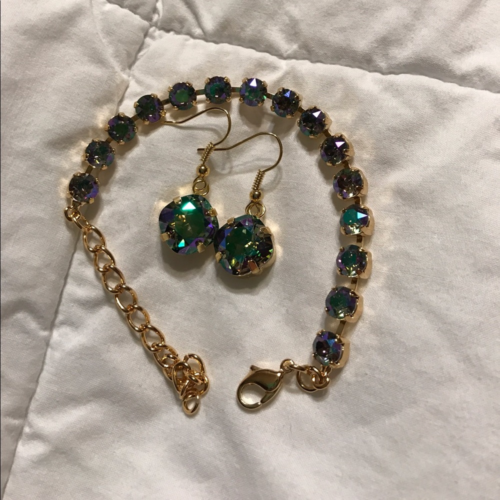 Ear rings and bracelet